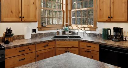 Huge Cabin, Near Whiteface and Lake Placid, Hot Tub, Sauna & Game Room