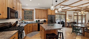 Huge Cabin, Near Whiteface and Lake Placid, Hot Tub, Sauna & Game Room