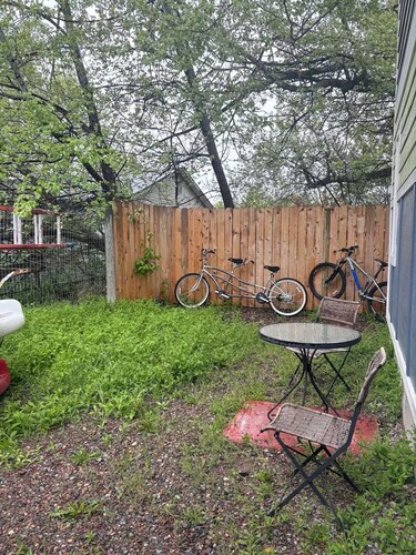 Charming 2-bedroom house in beautiful Somers with AC