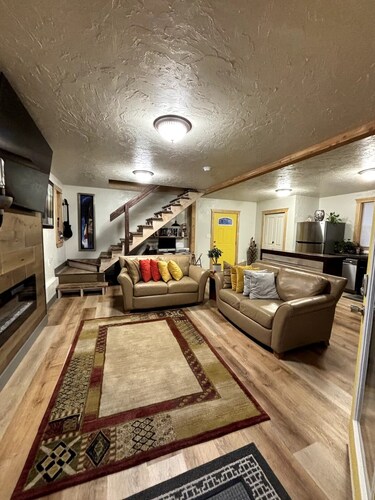 Charming 2-bedroom house in beautiful Somers with AC