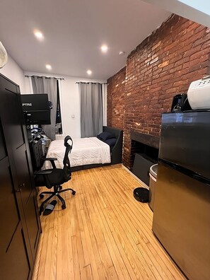 1 chambre, fer et planche à repasser, accès au Wi-Fi (inclus)