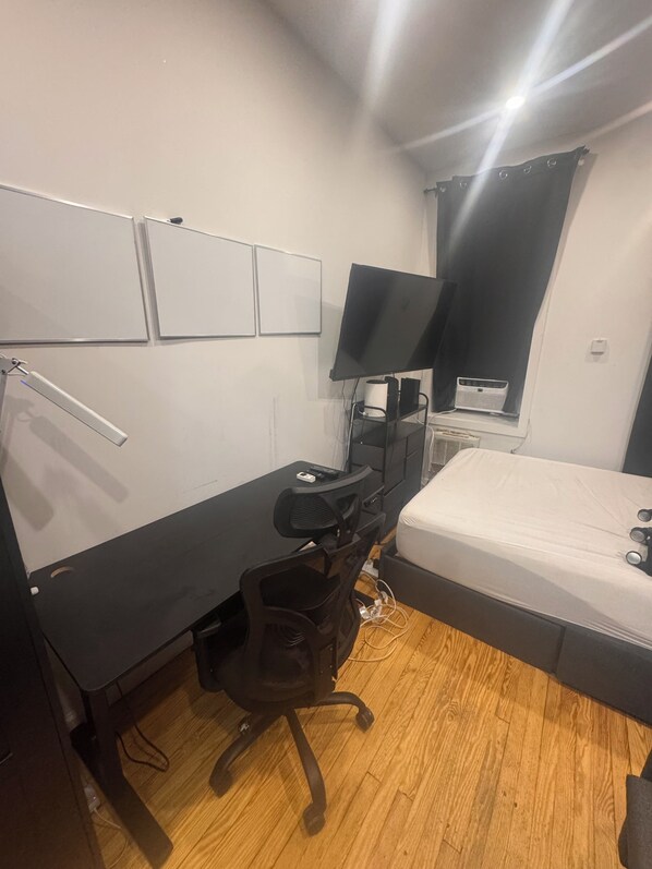 1 chambre, fer et planche à repasser, accès au Wi-Fi (inclus)