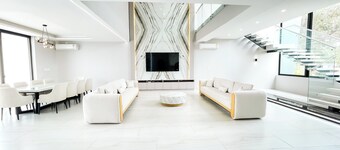 La Vie Es Belle Beach House