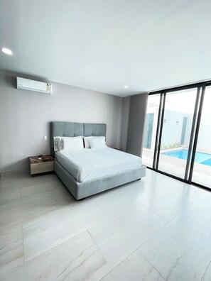5 habitaciones, tabla de planchar con plancha, wifi y ropa de cama 