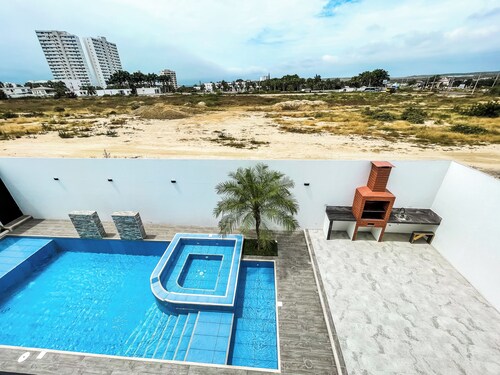 La Vie Es Belle Beach House