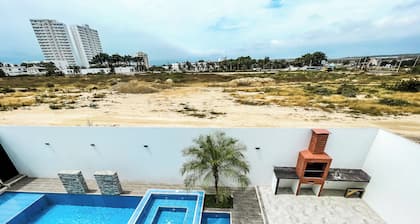 La Vie Es Belle Beach House