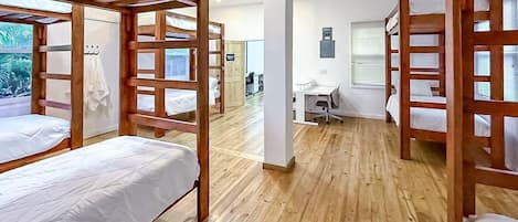 1 bedroom, desk, free WiFi, bed sheets