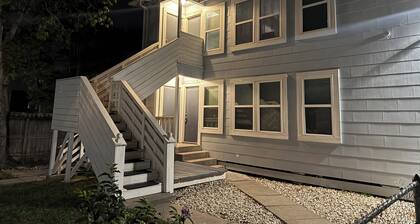 Charming duplex - convenient, comfortable, Close to It All. Beach, Work & Play!