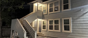 Charming duplex - convenient, comfortable, Close to It All. Beach, Work & Play!