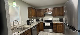 Charming duplex - convenient, comfortable, Close to It All. Beach, Work & Play!