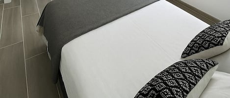 1 habitación, wifi y ropa de cama