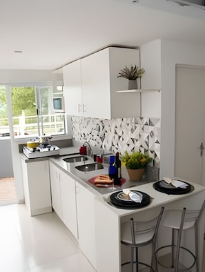Classic Apartment | Private kitchen | Fridge, microwave, stovetop, cookware/dishes/utensils