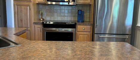 Microondas, horno, placa de cocina, lavavajillas