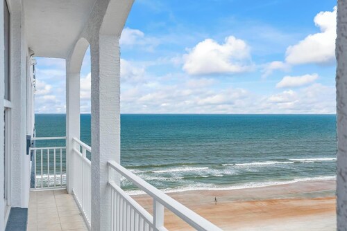 3-bedroom Ocean View Condo w/ Pool and Beach access in DBS