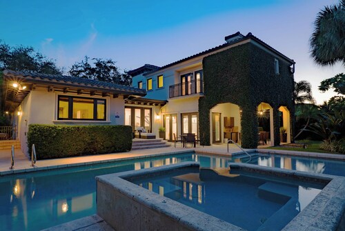 Casa del Sol is a refined retreat near the Galleria Mall, beach, & restaurants