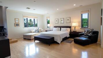 3 chambres, bureau, fer et planche à repasser, accès au Wi-Fi (inclus)