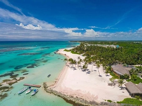 Beach towels. Luxury and comfortable 2BR Apt. in PC Village