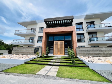 Exterior. Luxury and comfortable 2BR Apt. in PC Village