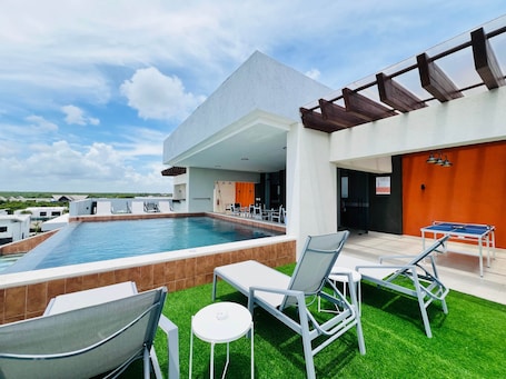 Pool. Luxury and comfortable 2BR Apt. in PC Village