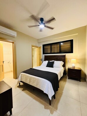 2 Schlafzimmer, Zimmersafe, Bügeleisen/Bügelbrett, WLAN