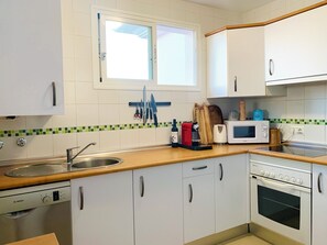 Fridge, microwave, oven, stovetop - Penthouse with exceptionel sea, mountain and golf view over Miraflores golf (AN)