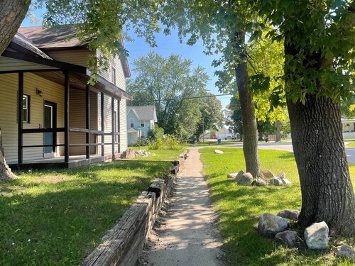 4 bdrm home by the beach, downtown, boating, golf, ice fishing and pet friendly