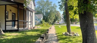 4 bdrm home by the beach, downtown, boating, golf, ice fishing and pet friendly