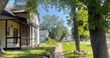 4 bdrm home by the beach, downtown, boating, golf, ice fishing and pet friendly