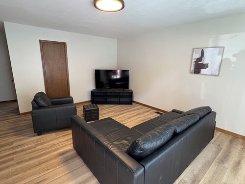 Charming 2-bedroom house in terrific Manhattan. Walkable to KSU football.