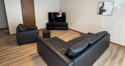 Charming 2-bedroom house in terrific Manhattan. Walkable to KSU football.