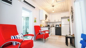 Comfort Apartment, Air conditioning, City View | Living area