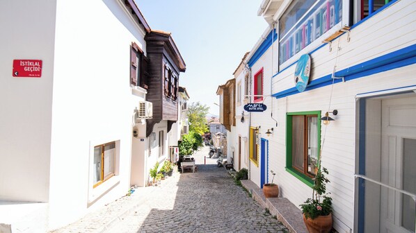 Comfort Apartment, Air conditioning, City View | Street view