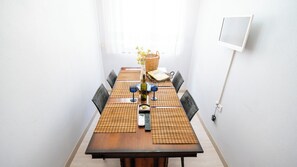 Comfort Apartment, Air conditioning, City View | Living area