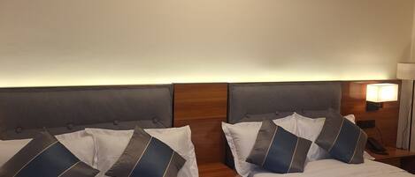 In-room safe, soundproofing, iron/ironing board, free WiFi