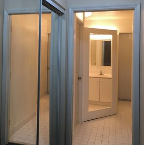 Interior - Furnished Luxury Studio -Weston Style -Move in with Suitcase -7 Months min -FLL (Sunrise)