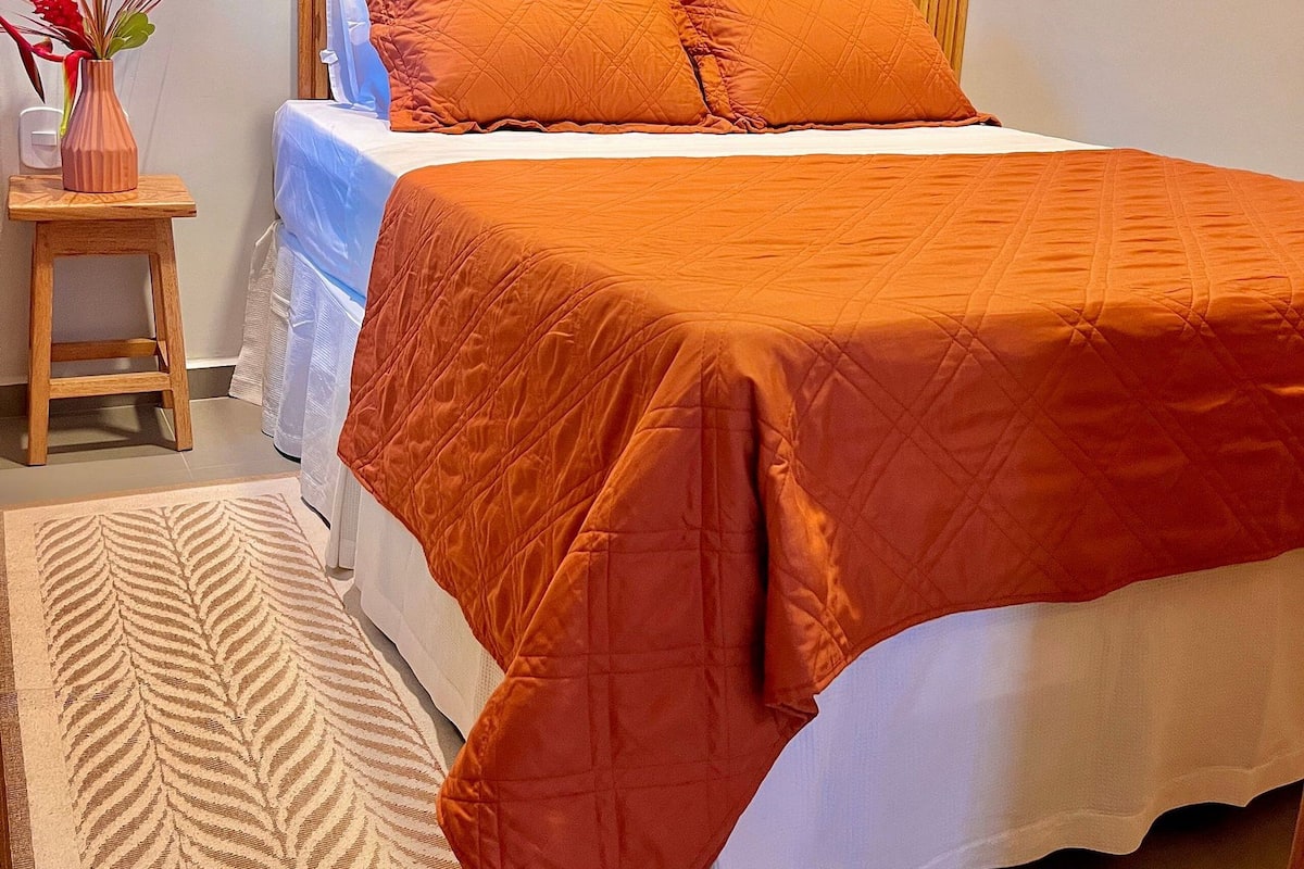 Apartamento premium | Escrivaninha, cortinas blackout, ferros/tábuas de passar roupa