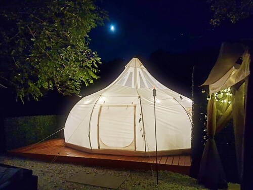 Elysian Escape: Starlit Riverfront Glamping Suite AC + WiFi + Games