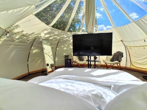1 bedroom, desk, free WiFi, bed sheets