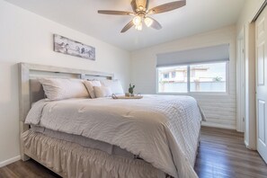 3 bedrooms, iron/ironing board, WiFi, bed sheets - Welcoming to Lincoln Haus, East side Tucson with Fire Pit. (Tucson)