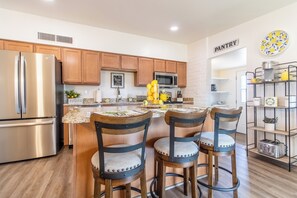 Private kitchen - Welcoming to Lincoln Haus, East side Tucson with Fire Pit. (Tucson)
