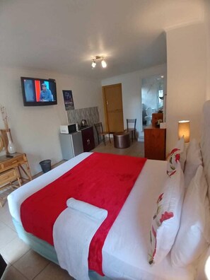 Deluxe Suite | Free WiFi - neo & Ruks Guest House (Cape Town)