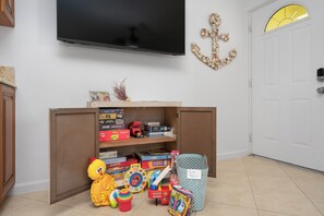 Children's area - Sunshine Paradise! Heated Pool, Grill, Bikes, Beach Gear & More Included! (Cape Coral)