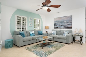 Smart TV, books - Sunshine Paradise! Heated Pool, Grill, Bikes, Beach Gear & More Included! (Cape Coral)