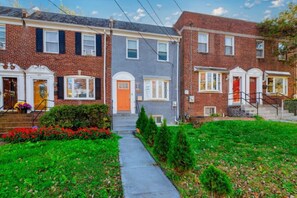 Exterior - Group-Friendly DC Stay | 3BR + Free Parking (Washington)