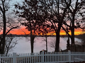 Property grounds - 2BR/1BA lakefront home, stunning water views, near Providence TF Green Airport (Warwick)