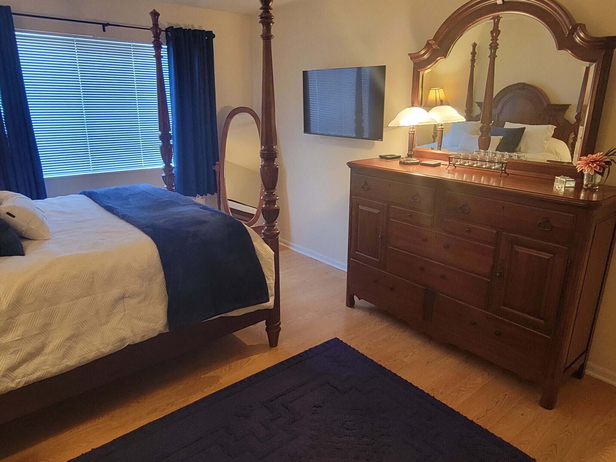 2 bedrooms, iron/ironing board, WiFi