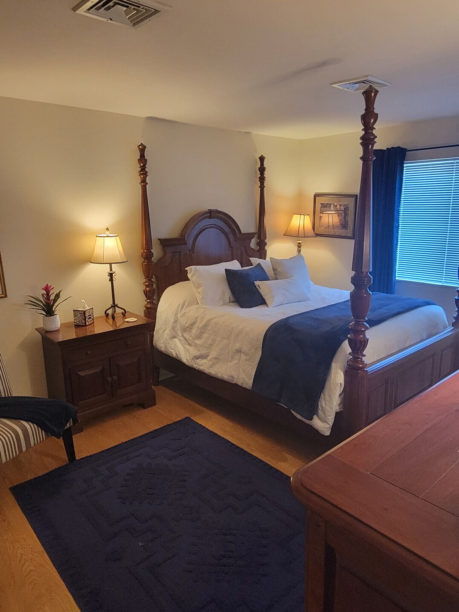 2 bedrooms, iron/ironing board, WiFi