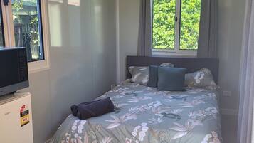 1 bedroom, bed sheets