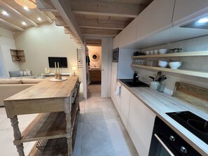 ميكروويف، فرن، موقد طهي مسطح، مناشف ورقية