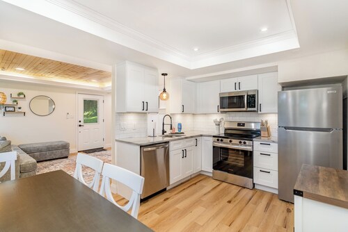 The Forest Escape: a newly renovated basement apartment nestled in the woods